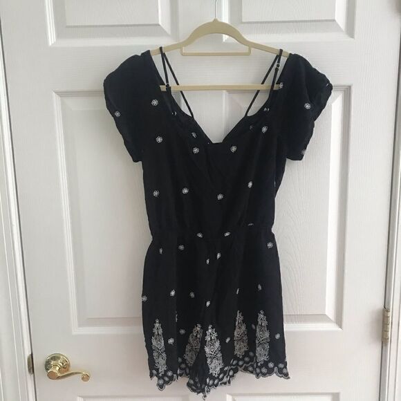 Love Tree sz Large black white rayon romper - Picture 11 of 11